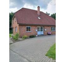 Erdgeschoß Wohnung mit Terasse, Garten, Carport und Geräteraum - Saterland