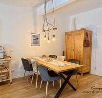 Entdecken Sie Ihre Traumwohnung in Kall! Diese neuwertige Etagenwohnung zur Miete bietet alles, was Sie für ein komfortables und modernes Wohnen benötigen. Mit einer großzügigen Wohnfläche von...