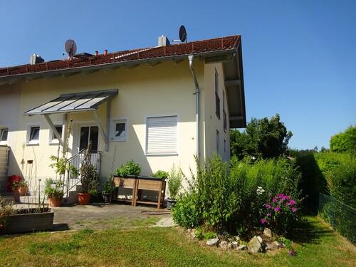 Foto - Doppelhaushälfte mit sonnigem Garten für Anleger oder Selbstnutze