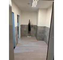 Neu Sanierte 1,5 Zimmer Wohnung + Tiefgaragenstellplatz - Hamburg Altona