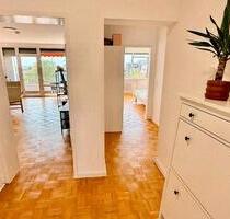 Lörick-Helle 2. Zimmer Wohnung im 7. OG mit Balkon - Düsseldorf