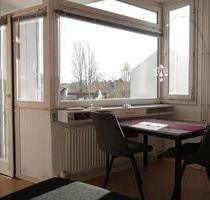 Bezugsfreies sonniges 1-Zimmer-Apartment, Balkon und Tiefgarage - Berlin Charlottenburg-Wilmersdorf