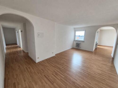 Foto - Helle gepflegte 4,5-Zimmer Wohnung mit Loggia, EBK & Garage