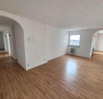 Helle gepflegte 4,5-Zimmer Wohnung mit Loggia, EBK & Garage - Friedrichshafen Ailingen