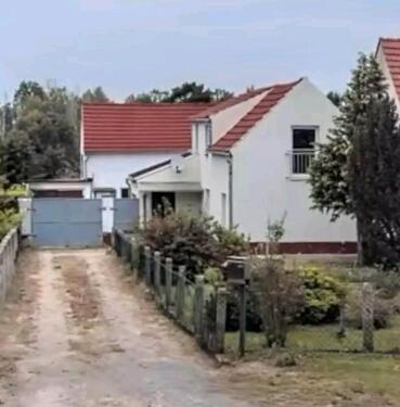 Foto - Haus 4 Zimmer großen Garten - 1.225,00 EUR Kaltmiete,