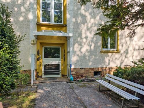 Foto - Modern geschnittene und große 4 ZKB mit Balkon im EG eines 4-Familienhauses