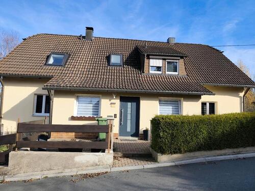 Foto - Einfamilienhaus.. Zweifamilienhaus . 7 Zimmer . Ohne Makler.