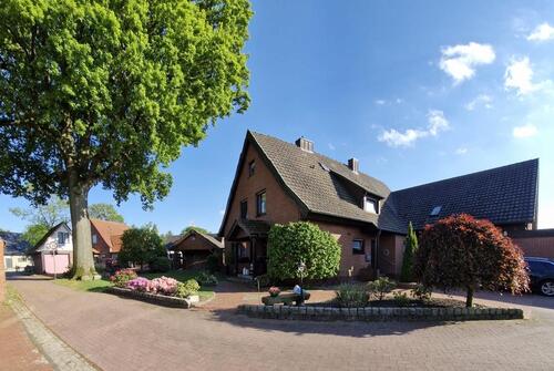 Foto - Wohnhaus mit Einliegerwohnung Mehrgenerationenhaus