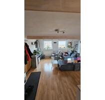 2-Zimmer-Wohnung mit Balkon – ca. 80 m² – ab 01.04. verfügbar - Bayreuth Meyernberg