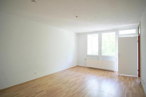 Foto - Gemütlich & Einzugsbereit: 2-Zimmer-Wohnung mit Balkon, Aufzug und top Anbindung!