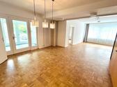 Foto - Helle, sanierte Wohnung in Einfamilienhaus mit Küche + Terrasse