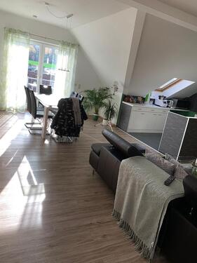 Foto - Helle 2-Zi.-DG-Wohnung mit Balkon, EBK und Stellplatzoption