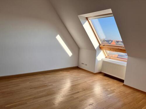 Foto - Highlight im Dachgeschoss mit Galerie und Einbauchküche!