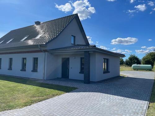 Foto - Erstbezug nach Sanierung: schöne und großzügige Doppelhaushälfte