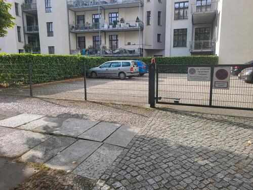 Foto - Parkplatz zu vermieten ! Mit Toreinfahrt.