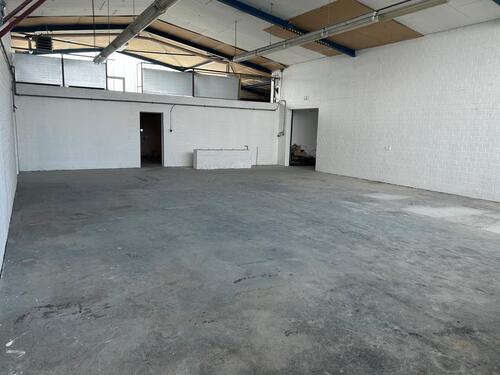 Foto - Große Halle Lagerhalle Produktionshalle Hobbywerkstatt
