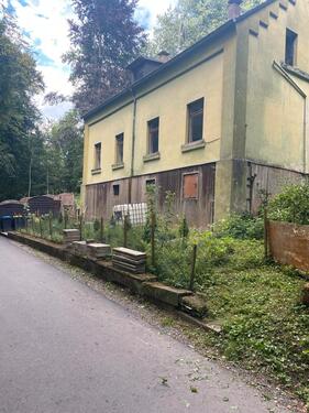 Foto - Freistehendes Einfamilienhaus mit Gästehaus und Waldgrund