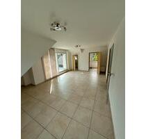 3 Zimmer DG Wohnung - 850,00&nbsp;EUR Kaltmiete, ca.&nbsp; 68,00&nbsp;m&sup2; in Bonn (PLZ: 53229) Gielgen