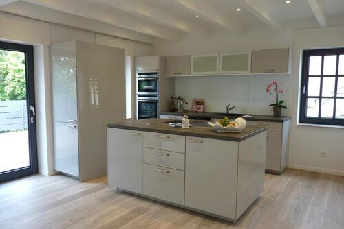 Foto - HAUS im HAUS - TERRASSENWOHNUNG mit NEUEM BAD, EINBAUKÜCHE plus GARAGE zeitgemäß MODERNISIERT!