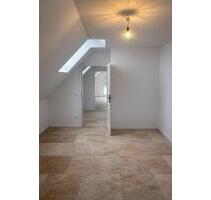 Saniert • Balkon • Stellplatz • Sofort frei | 83 m² Dachgeschoss - Bargteheide