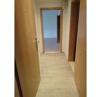 Gemütliche 2-Zimmer mit Dusche und Laminat in guter Lage! Garten mgl. - Sandersdorf-Brehna Torna