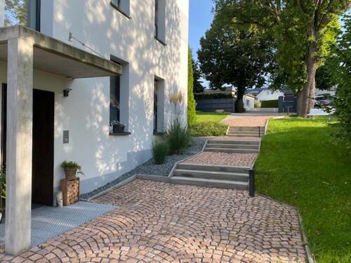 Foto - TREUEN, exkl.Whg. ca. 80,45m² (145m²), Dachterrasse, XL-Garage...