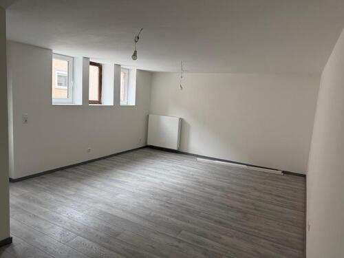 Foto - Zu Vermieten eine Große 2 Zimmer Wohnung Saniert