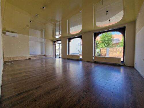 Foto - Attraktive klimatisierte Ladenfläche mit repräsentativer Schaufensterfront