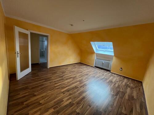 Foto - Attraktive 2-Zimmer Dachgeschosswohnung mit Ankleide und Badewann