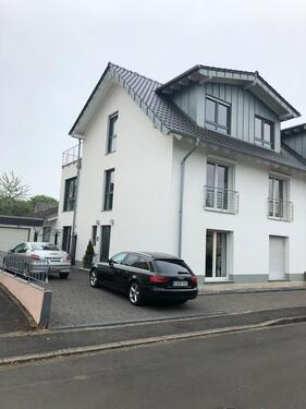 Foto - 2 - Familienhaus mit 3 Wohneinheiten und 647 qm Gartengrundstück