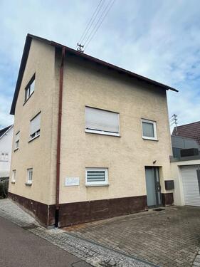 Foto - Einfamilienhaus mit großer Werkstatt, Terrasse & Ausbaupotential