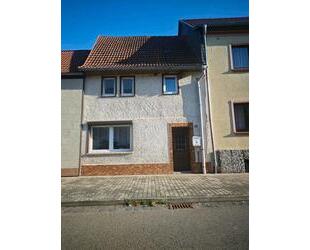 Charmantes Reihenmittelhaus mit Scheune und Platz in Hohlstedt. - Wallhausen