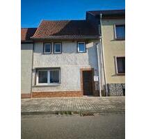 Charmantes Reihenmittelhaus mit Scheune und Platz in Hohlstedt. - Wallhausen