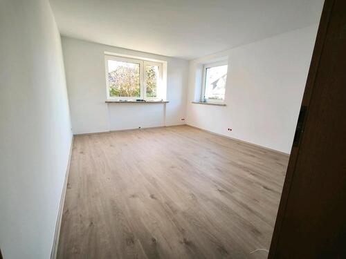 Foto - Renovierte 3 Zimmer Wohnung - 1.250,00&nbsp;EUR Kaltmiete, ca.&nbsp; 80,00&nbsp;m&sup2;