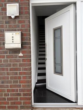 Foto - Zentrale Lage - 4-Zimmer-Dachgeschosswohnung mit Garten