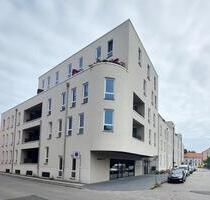 Große 4-Zimmer-Wohnung mit Balkon und Tiefgaragenstellplatz zu vermieten. - Cottbus