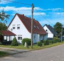 Doppelhaushälfte auf der Insel Rügen mit Wald und Garten - Putbus