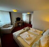 Möbliertes 1 Zimmer Apartment mit Bad OHNE Küche - Weingarten