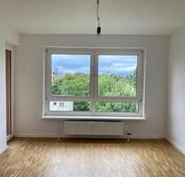 Hoch hinaus - sanierte und renovierte 2-Zimmer-Wohnung mit Balkon - Frankfurt am Main Nord-West
