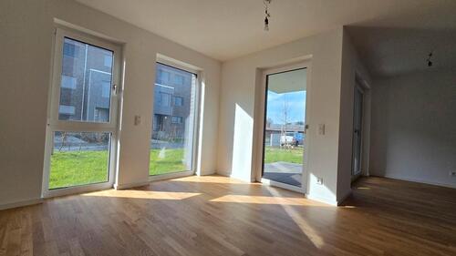 Foto - Bezug sofort + Anfragen nur per Mail + Besichtigung am 16.04. + Terrasse + Tiefgarage + 4 Zimmer warten auf eine Familie + HW 13 Whg. 1