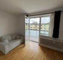 Helle 1 Zi. Wohnung mit Balkon EBK Keller in Barmbek-Nord Hamburg