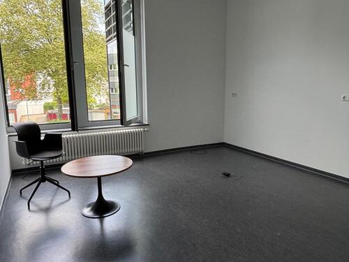 Foto - Heller Praxisraum und kl. Büro in modernem Ärztehaus zu vermieten