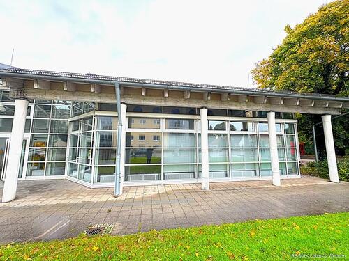 Foto - Gewerbeflächen mit Glasfront BüroGewerbeGastronomie in zentraler Lage von Gröbbenzell zu vermieten