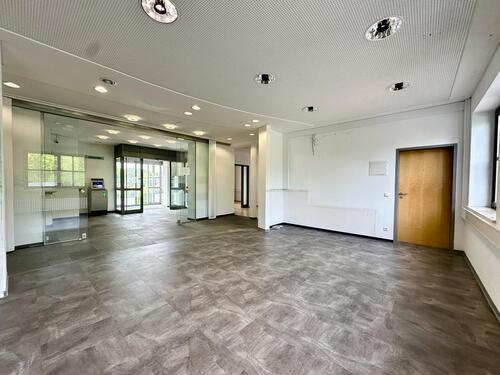 Foto - Repräsentative Büro- oder Praxisflächen in begehrter Lage von Marktrodach