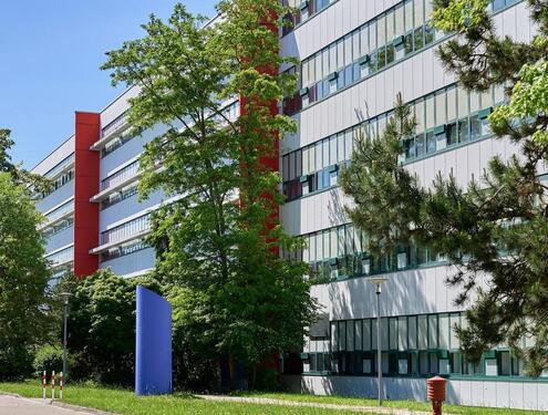 Foto - Gut angebundene Lagerfläche mit Aufzügen und 247- Zugang