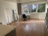 Foto - Möbl. FRAUEN-WG-Zimmer mit Balkon in SG-Hbf-Nähe !