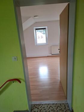 Foto - 2 Zimmer Dachgeschoß Küche Bad - 420,00&nbsp;EUR Kaltmiete, ca.&nbsp; 79,00&nbsp;m&sup2;