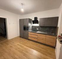 Frisch renovierte 2,5 Zimmer Wohnung mit Einbauküche und Balkon - Oberhausen