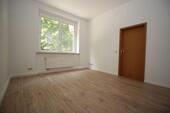 Foto - (Renovierung möglich!!) **Große 3-Zimmer-Wohnung in ruhiger Wohnlage zu vermieten**