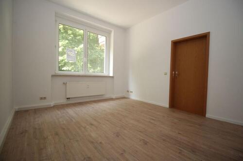Foto - (Renovierung möglich!!) **Große 3-Zimmer-Wohnung in ruhiger Wohnlage zu vermieten**